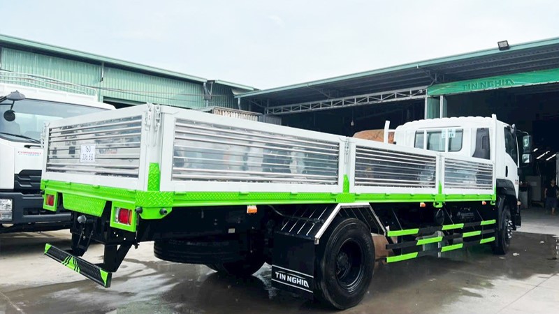 FVR34QE5 8.3 tấn thùng lửng