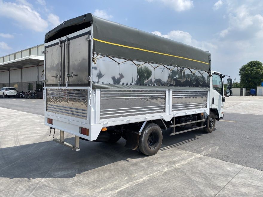 Isuzu QKR210 1.9 Tấn Thùng Bạt
