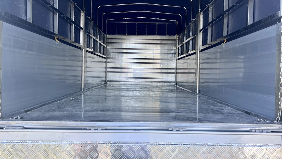 Isuzu QKR210 1.9 Tấn Thùng Bạt 5