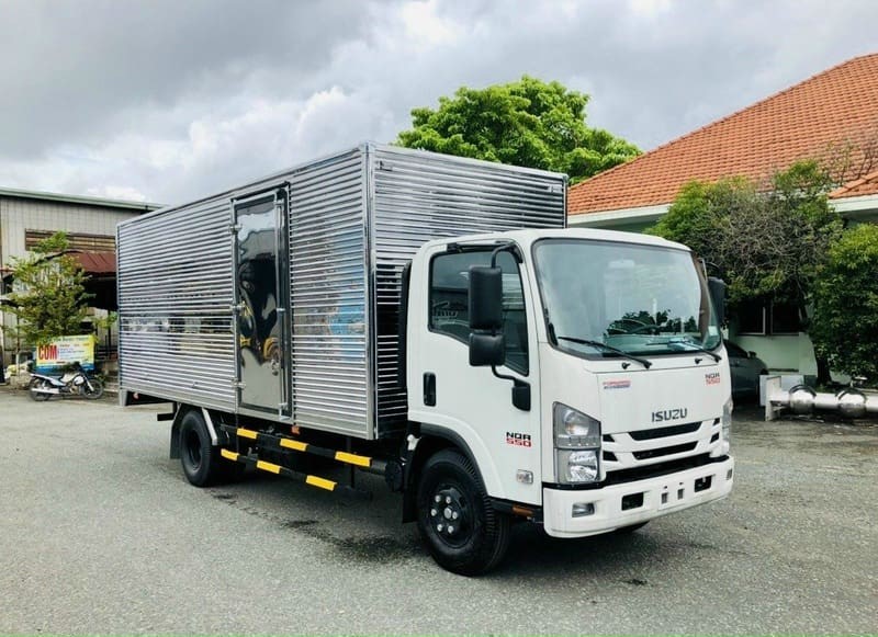 NQR75ME4 5.5 tấn thùng kín