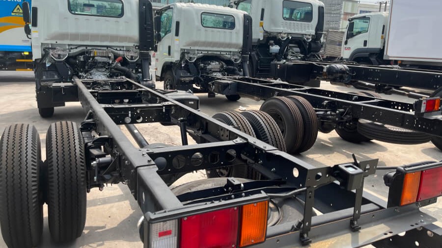 NQR75ME4 5.5 tấn thùng kín 7