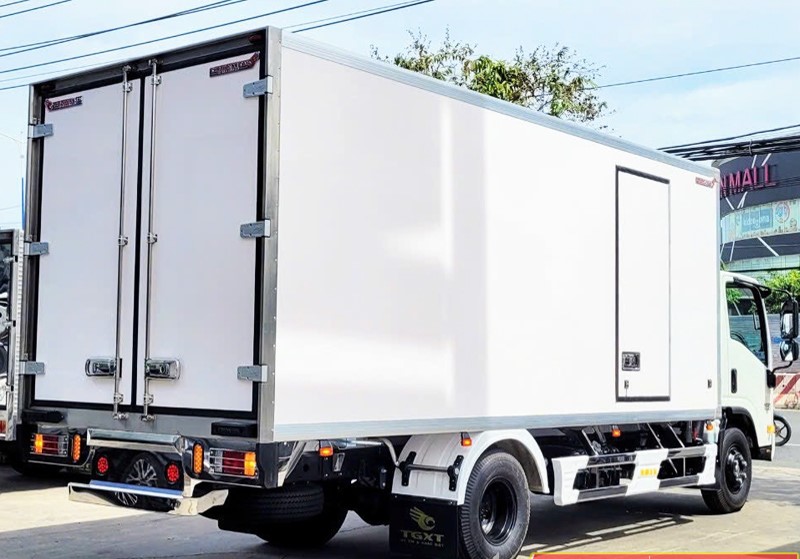 isuzu 5.0 tấn đông lạnh