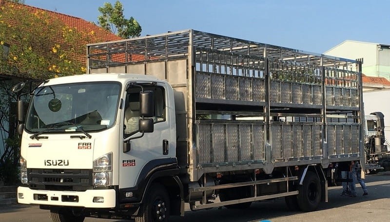 isuzu FRR90NE4 6.5 Tấn Chở gia súc