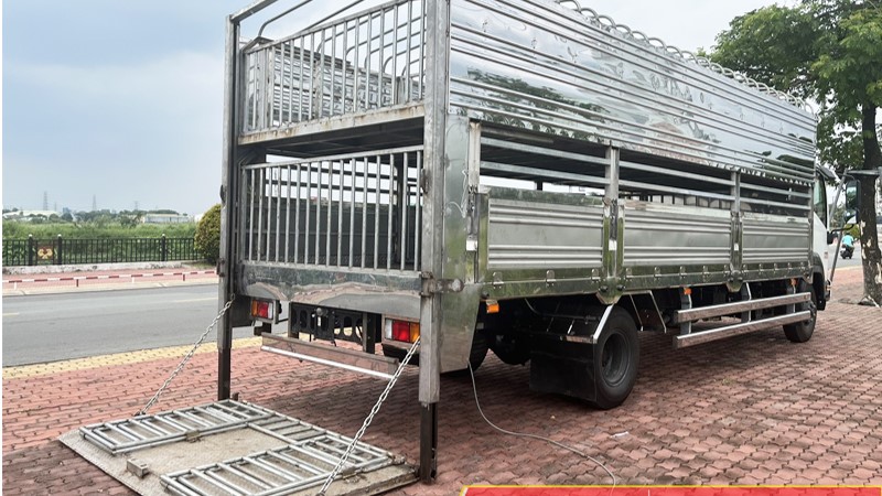 isuzu FRR90NE4 6.5 Tấn Chở gia súc