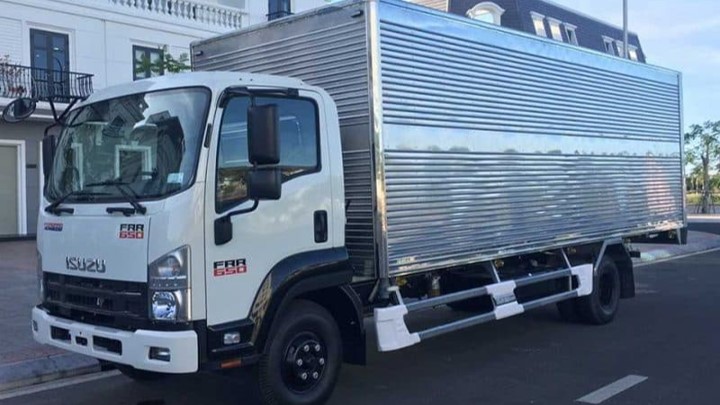 isuzu FRR90NE4 6.5 tấn thùng kín