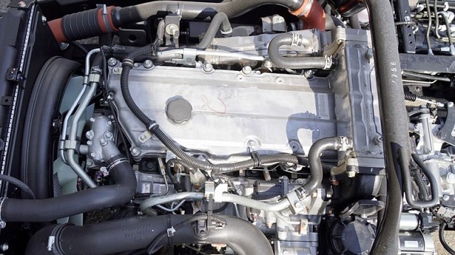 isuzu FRR90NE4 6.5 tấn thùng kín