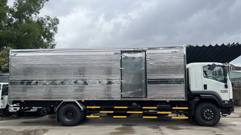 isuzu FVR34QE5 8.0 tấn thùng kín