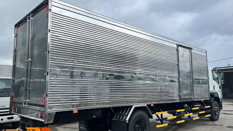 isuzu FVR34QE5 8.0 tấn thùng kín