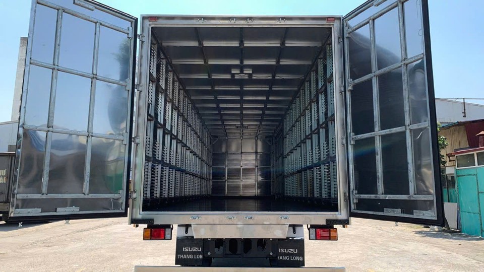 isuzu FVR34QE5 8.0 tấn thùng kín