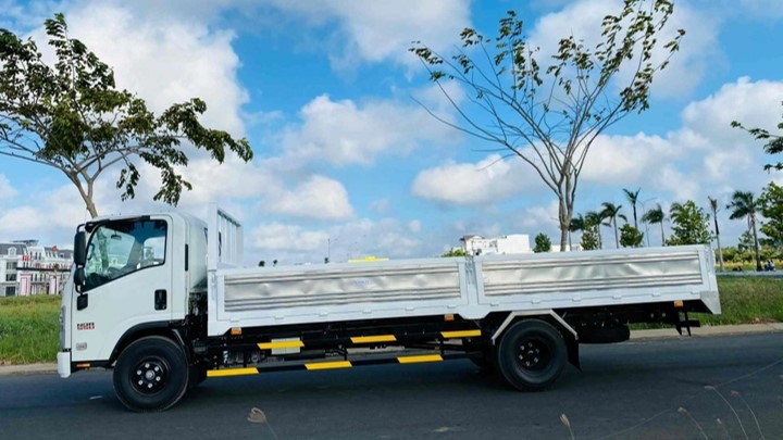 isuzu nqr75me4 6 tấn thùng lửng