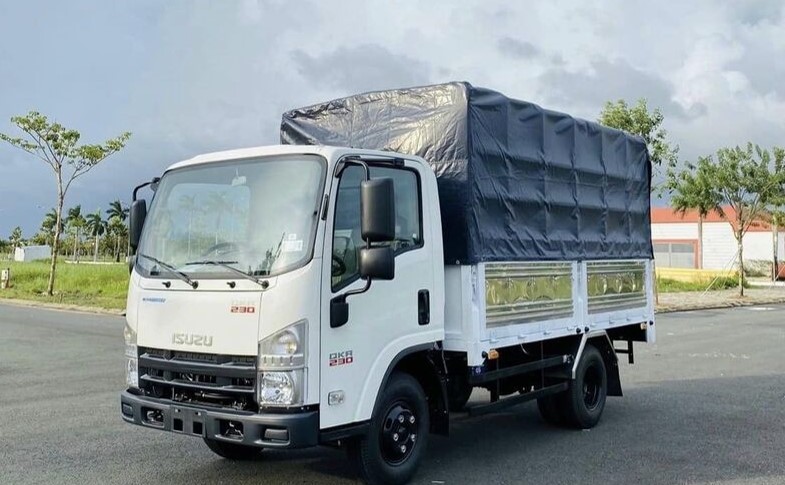 isuzu qkr 230 2.4 tấn thùng bạt