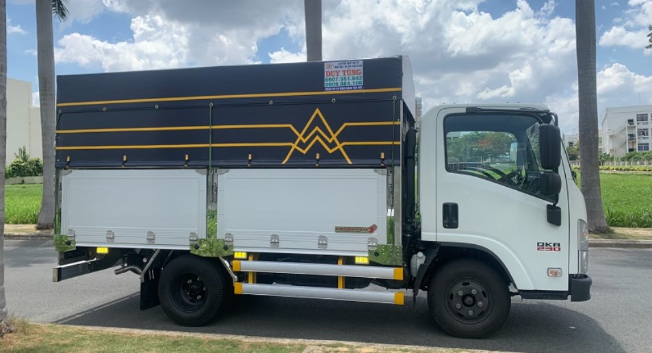 isuzu qkr 230 2.4 tấn thùng bạt