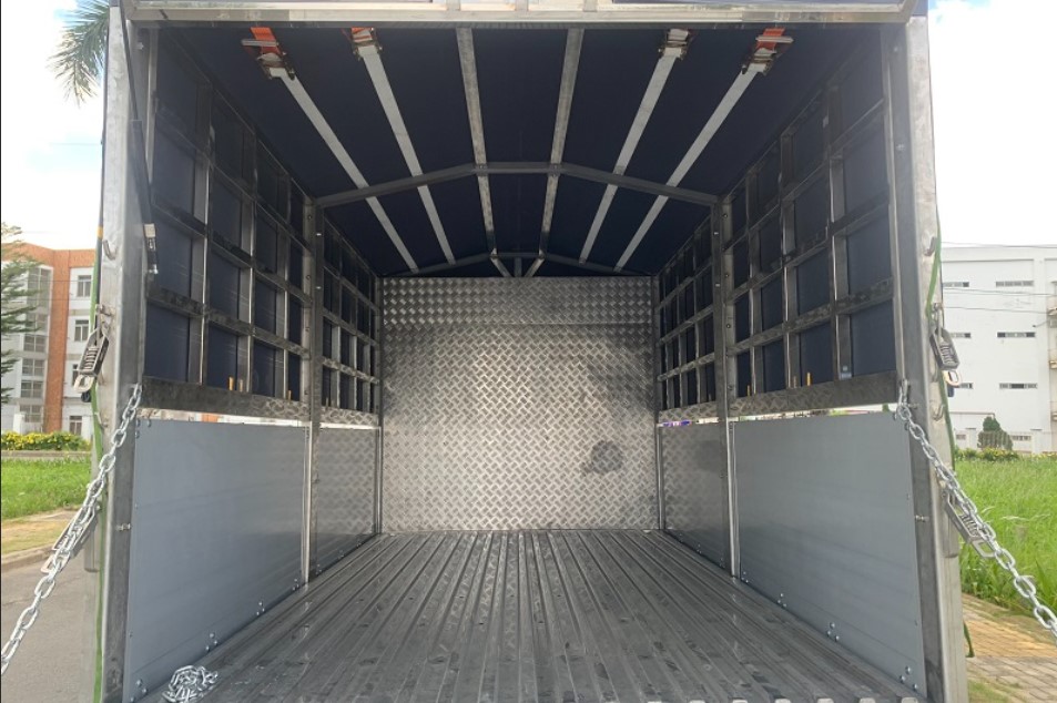 isuzu qkr 230 2.4 tấn thùng bạt