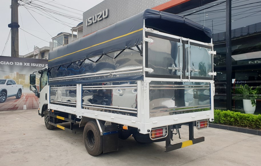 isuzu qkr 270 thùng bạt