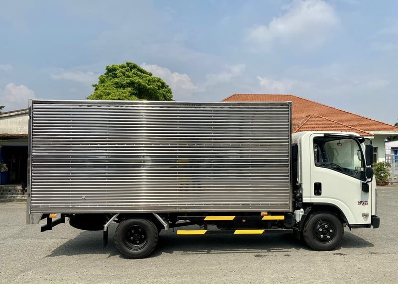 isuzu qkr 270 thùng kín