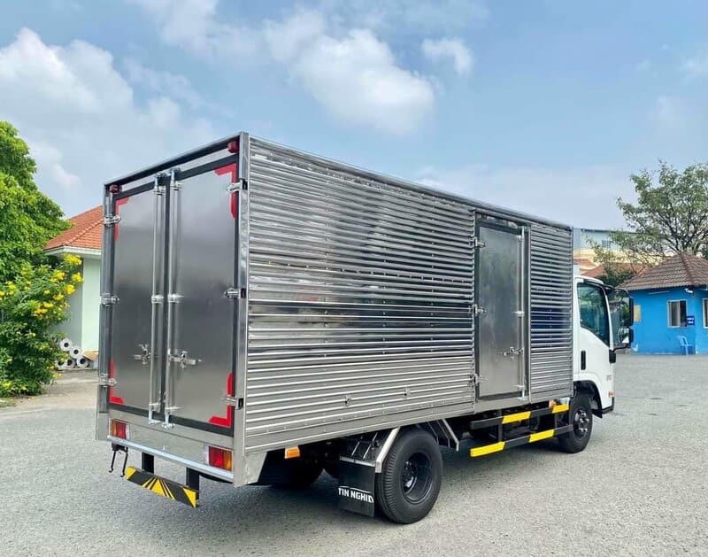 isuzu qkr 270 thùng kín