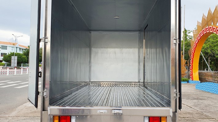 isuzu qkr 270 thùng kín 5